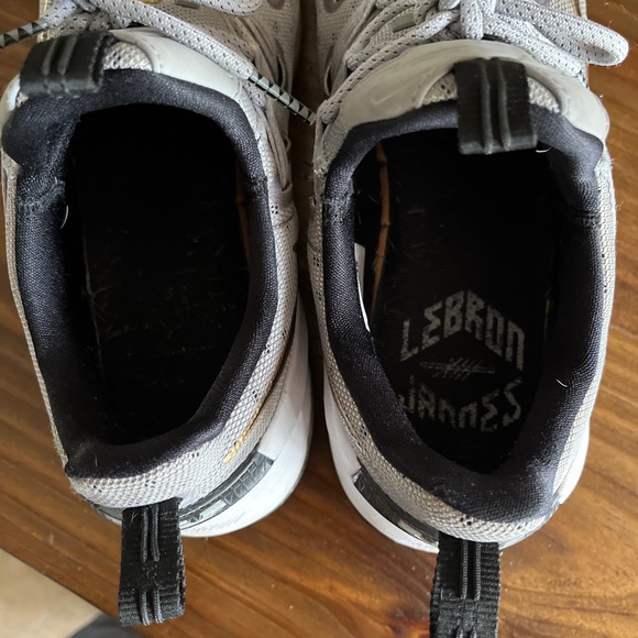 Lebron 12 Low - Picture 2 of 4